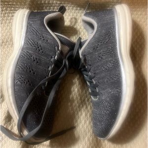 APL Lululemon Techloom Pro Metallic Silver
Gray Sneakers